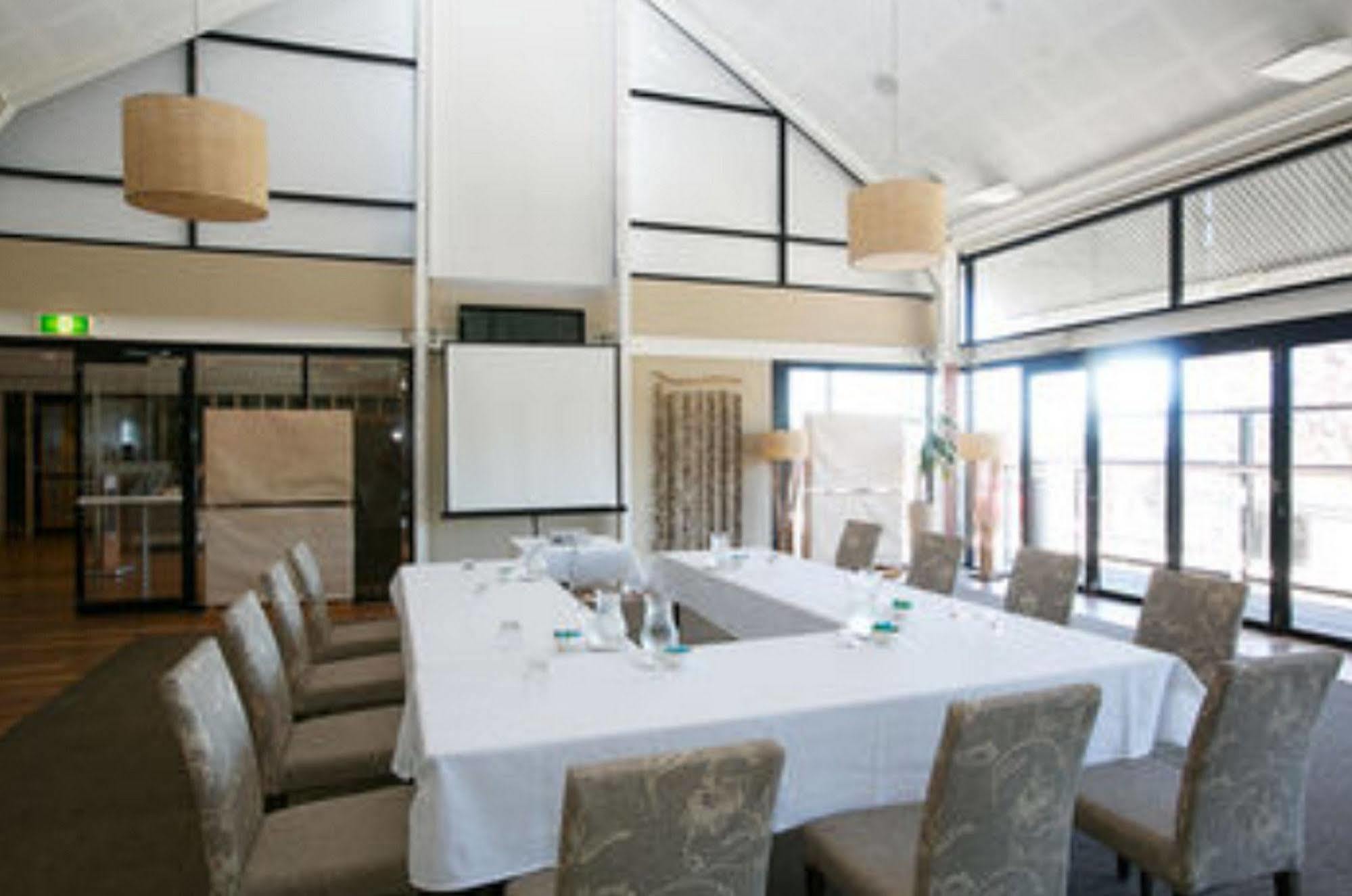 Caves Coastal Bar & Bungalows Кейвс-Біч Екстер'єр фото