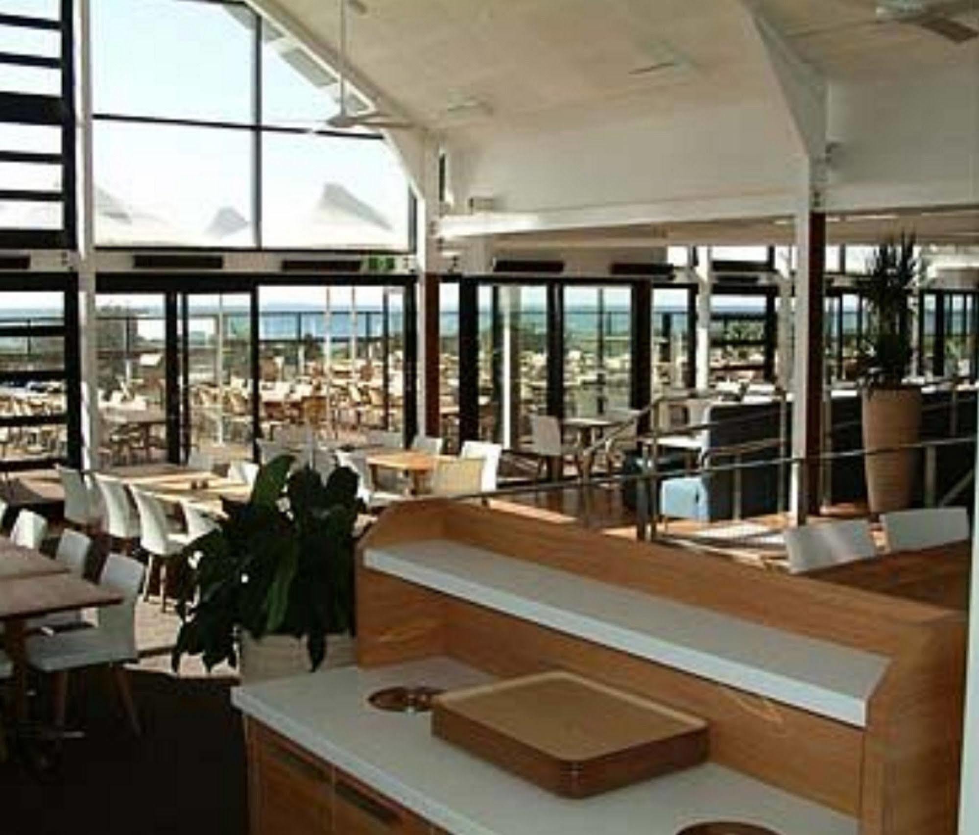 Caves Coastal Bar & Bungalows Кейвс-Біч Екстер'єр фото