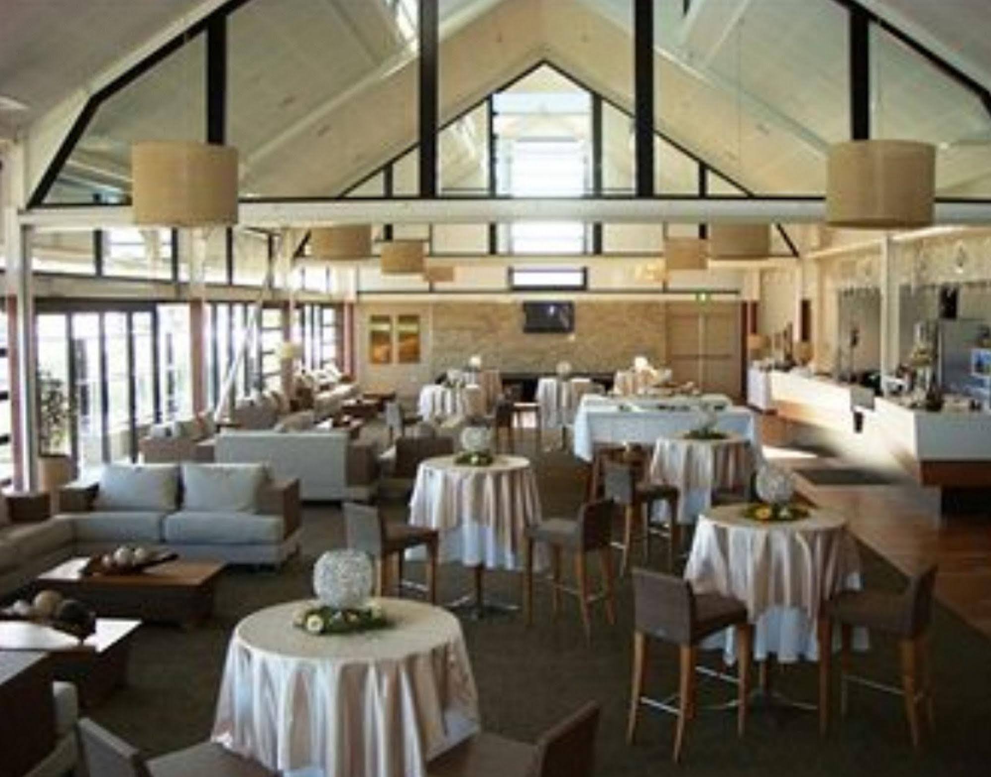 Caves Coastal Bar & Bungalows Кейвс-Біч Екстер'єр фото
